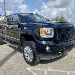 2017 GMC Sierra Denali 2500 HD 4x4 Diesel We Finance 