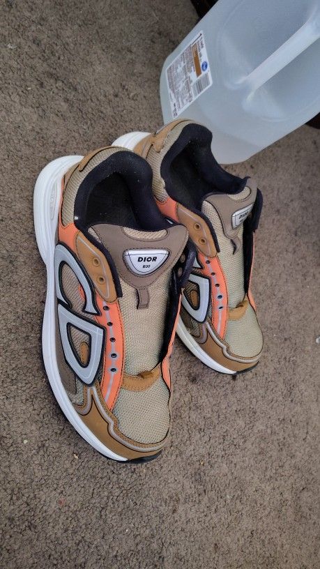 Dior B30 Size 10
