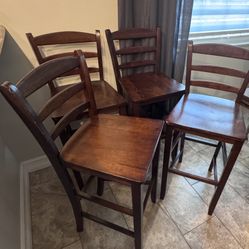 4 Bar Stools 