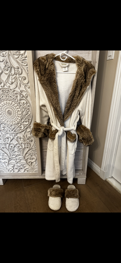 Pottery barn robe