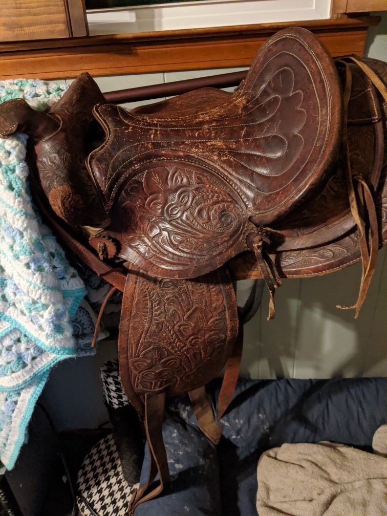 Leather western saddle