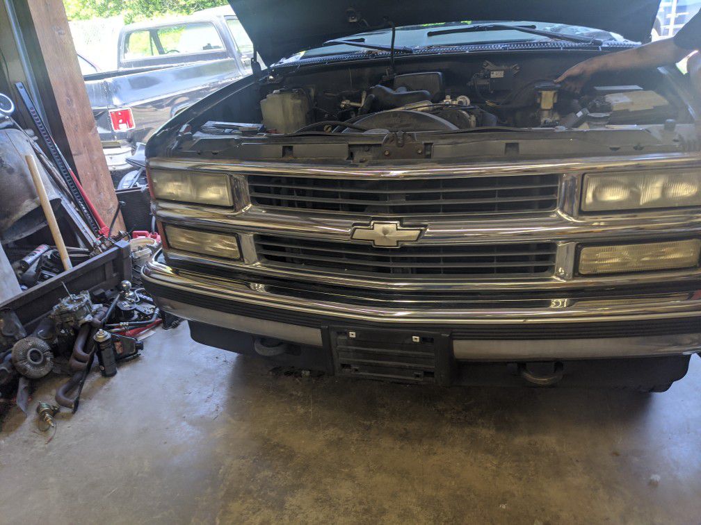 Parting out 1999 Chevrolet suburban