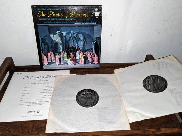 Vinyl LP Gilbert & Sullivan Pirates of Penzance D'oyly Carte Opera