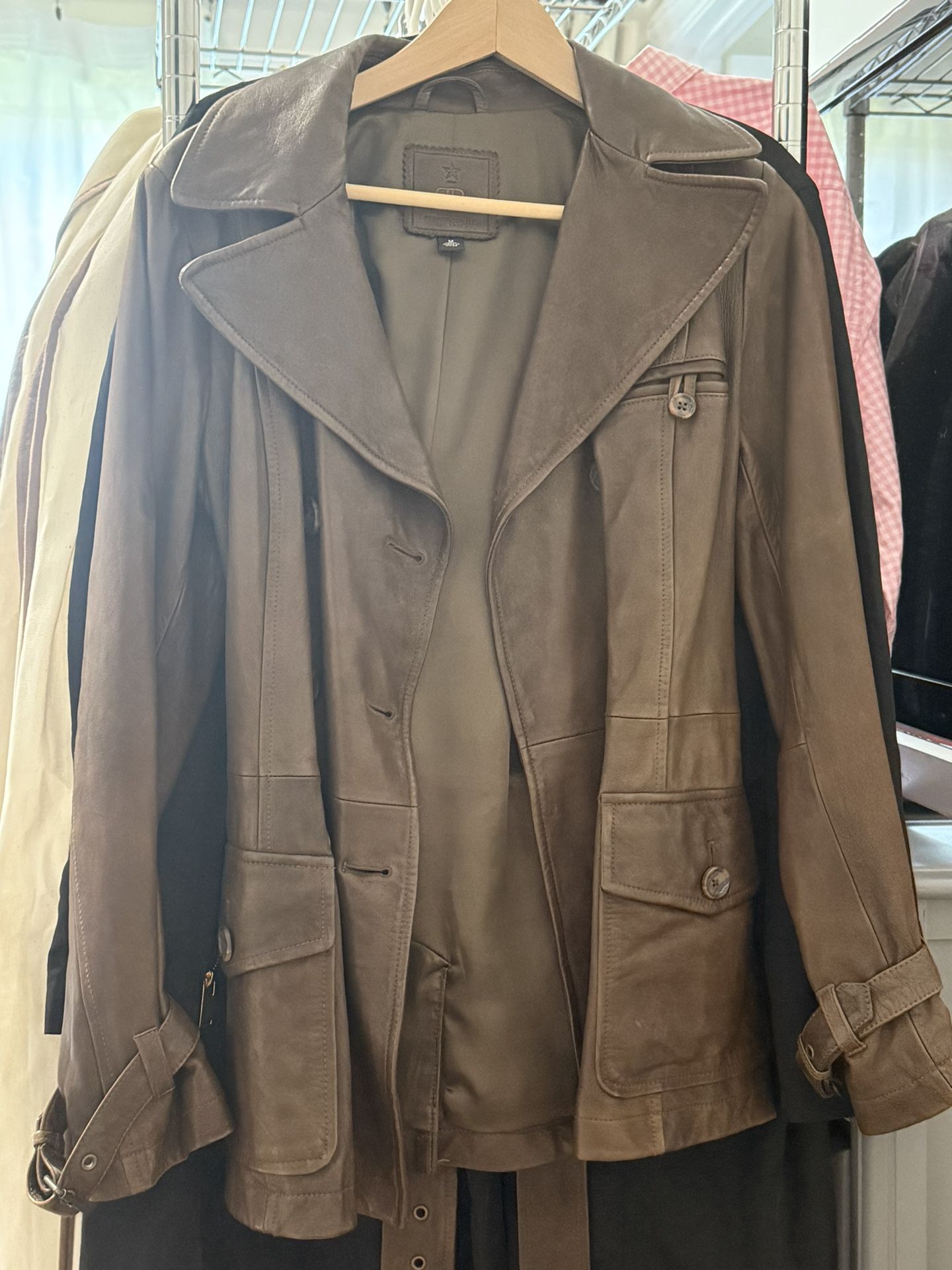 Ladies Brown Leather Banana Republic Jacket (Genuine Leather) Size Medium