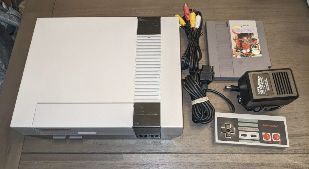 Nintendo NES With Contra Game.
