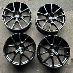20” Staggered Original BMW 5x112 Gloss Black fully refinished set of 4 rims 1750$ for 4 , tires are available but not included, mount available, align