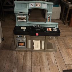 Step2 chef’s kitchen in great condition.