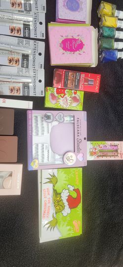 Mascaras and eyeshadow