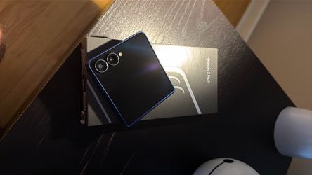 SAMSUNG GALAXY Z FLIP 7- UNLOCKED
