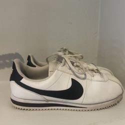 White Nike Cortez 5.5Y