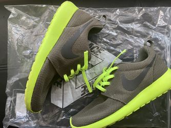 Nike Roshie runners size 9