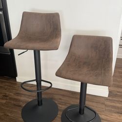 🪑 Two Adjustable Stools – $25 for Both (OBO)🪑