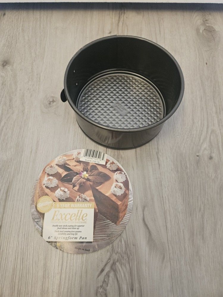 Wilton Everyday 6-Inch Non-Stick Springform Pan