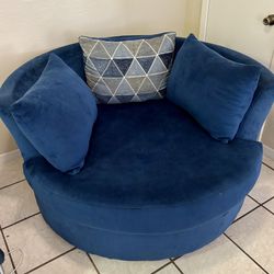 Navy Blue Oversized Accent Chair – Good Condition – Pickup Only
