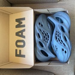 Yeezy Foam Runner Carbon
