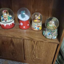 Vintage  Snow globes.   $5 Each