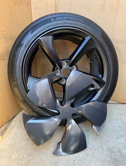 (1) 2025 OEM Tesla Model Y 19” Crossflow factory wheel with Like-New 255/45R19 tire! TPMS sensor and hubcap included!