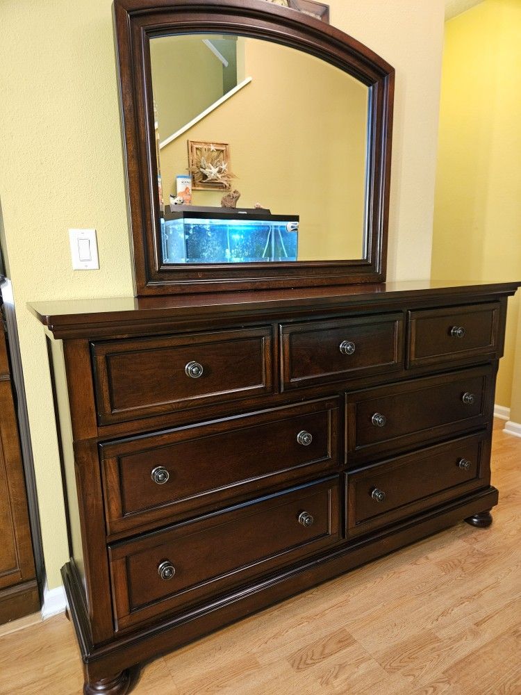 Clean and Nice Brown 7 Drawer Dresser.