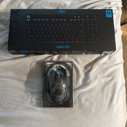 LOGITECH PRO KEYBOARD BLUE + G502 HERO MOUSE