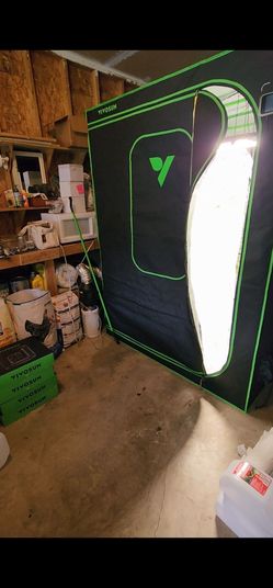 5x5x8 Vivosun Growtent w/ optional lights and accessories