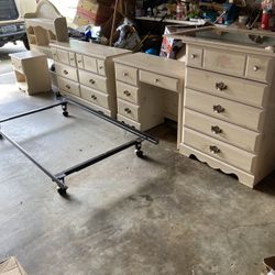 Child’s Bedroom Set