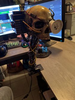Warhammer inspired servitor desk lamp