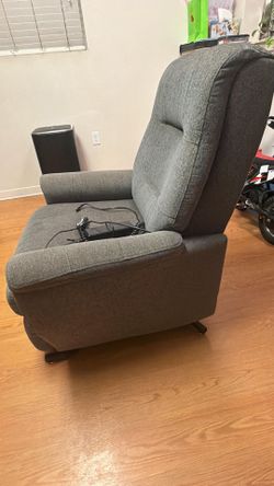 Living spaces  electric reclining chair !