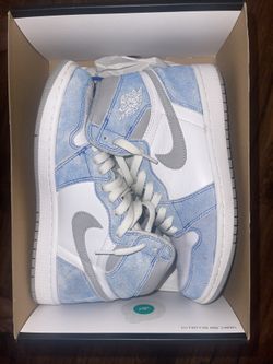 Jordan 1 Hyper Royale