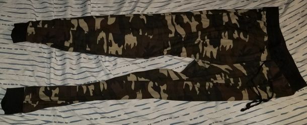 Medium womens sweat pants.