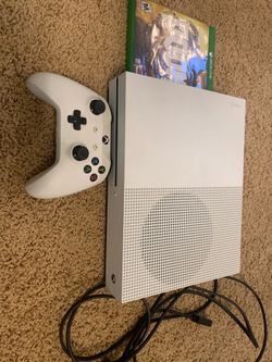 Xbox one s with controller/cables/doom