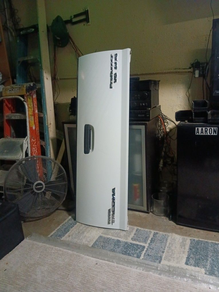 2005-2015 Toyota Tacoma Tail Gate