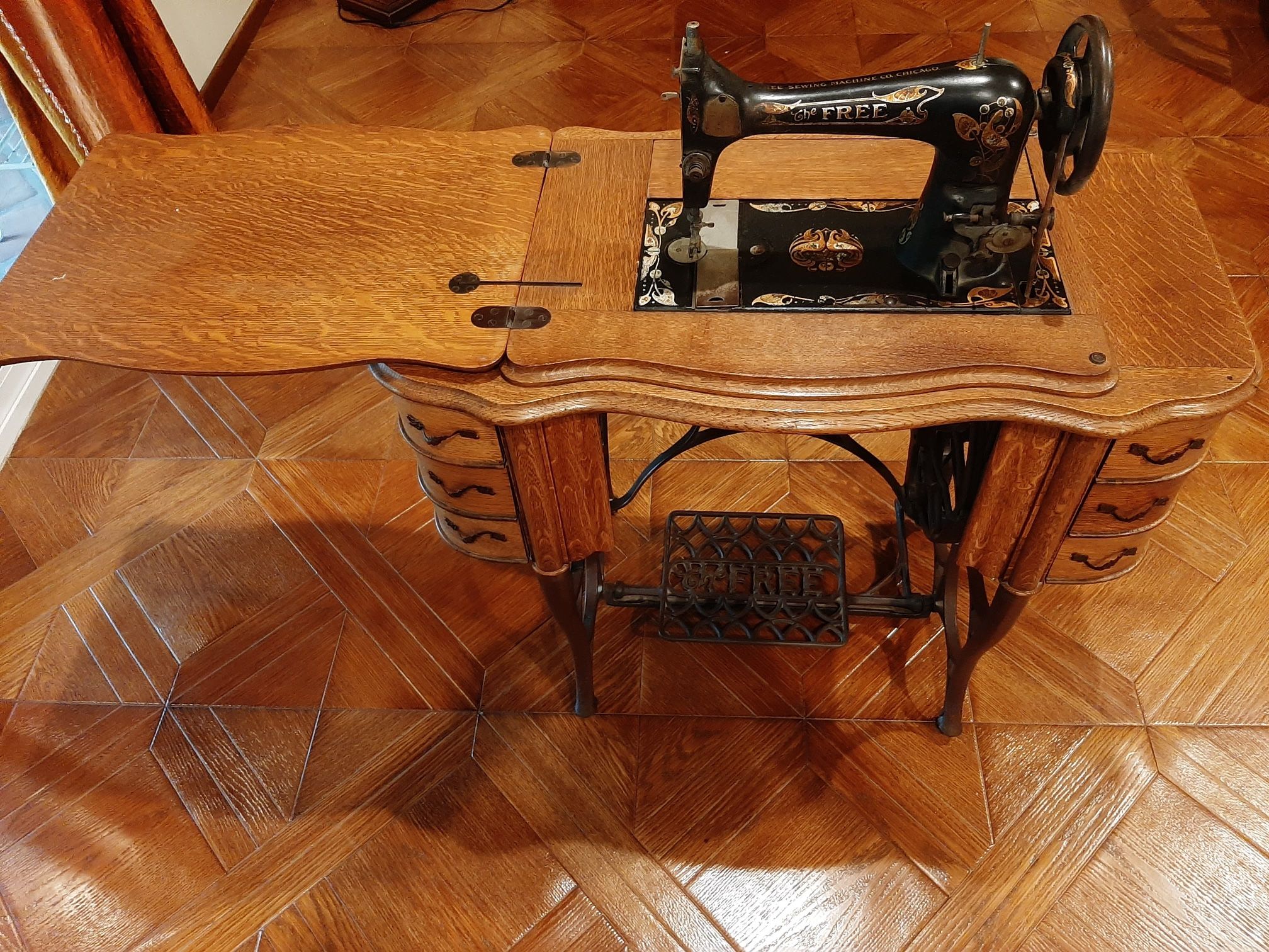Antique Sewing Machine With Cabinet.
