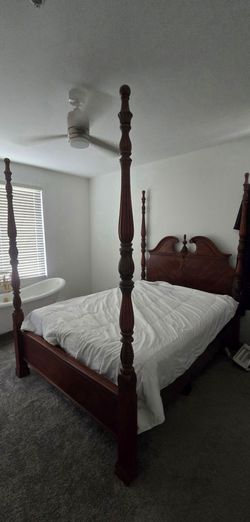 Vintage Kathy Ireland Home Solid Wood 4 Poster Bedroom Set – Queen