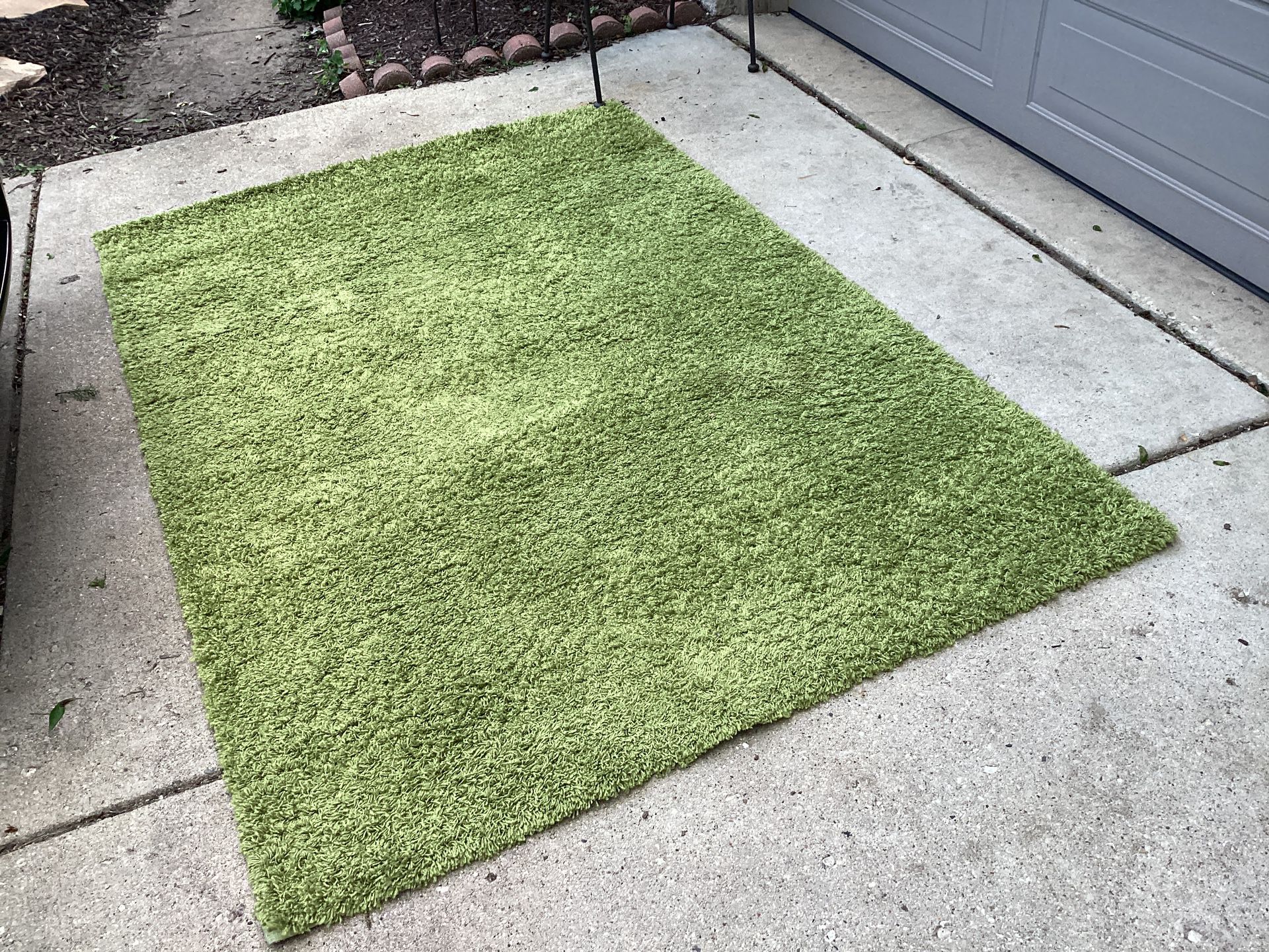 Shag Rug Excellent Condition  Used Little Green Can Use Anywhere Priced To Sell  Includes Picture Of Back Very Clean87long—-61 wide 
