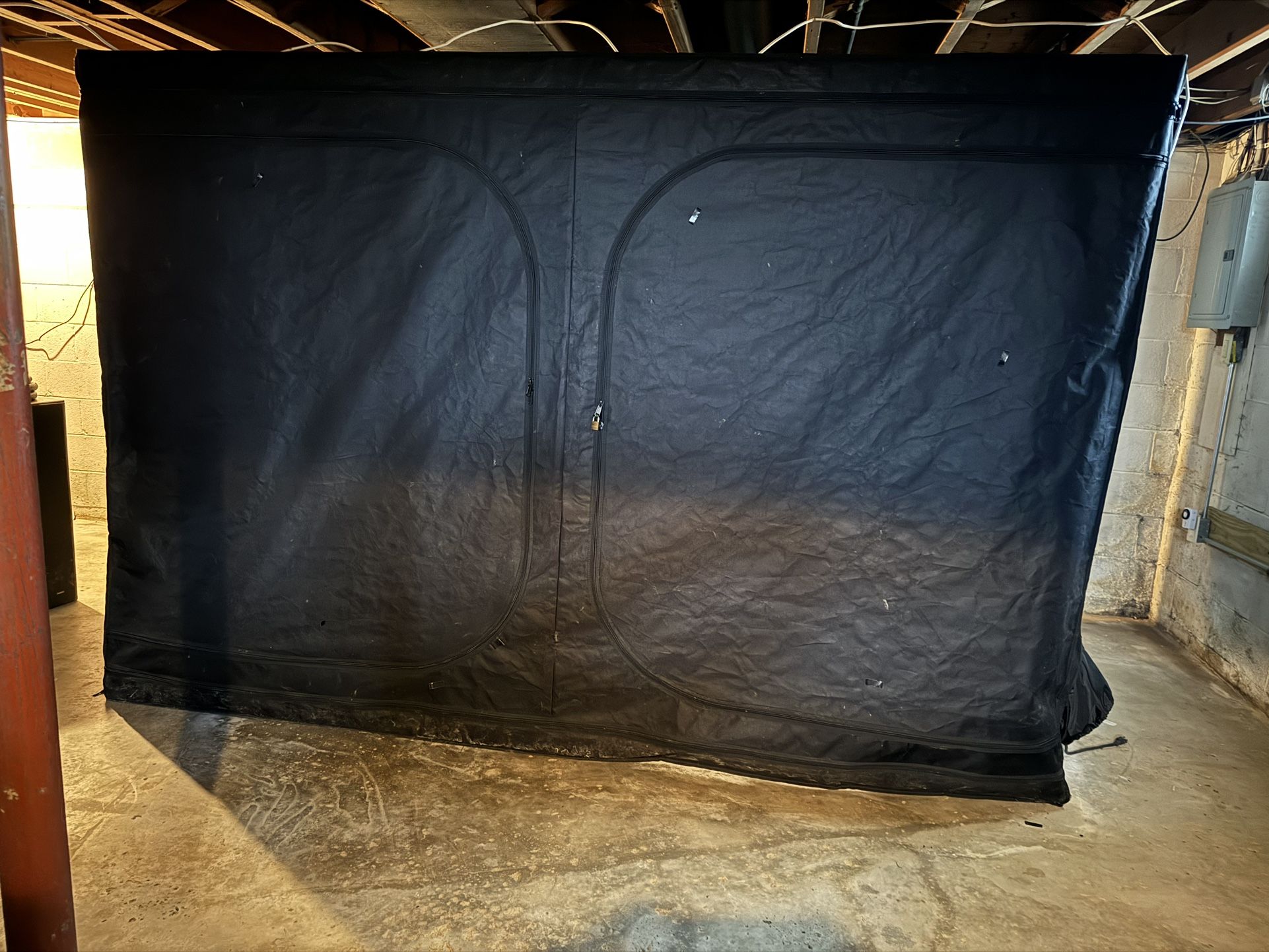 Large 8 Ft X 5 Ft Grow Tent w/Accessories Make Offer