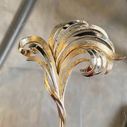 Vintage “TRIFARI” Florentine Gold Tone