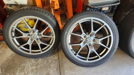 Neuspeed wheels and tires for VW Golf GTI