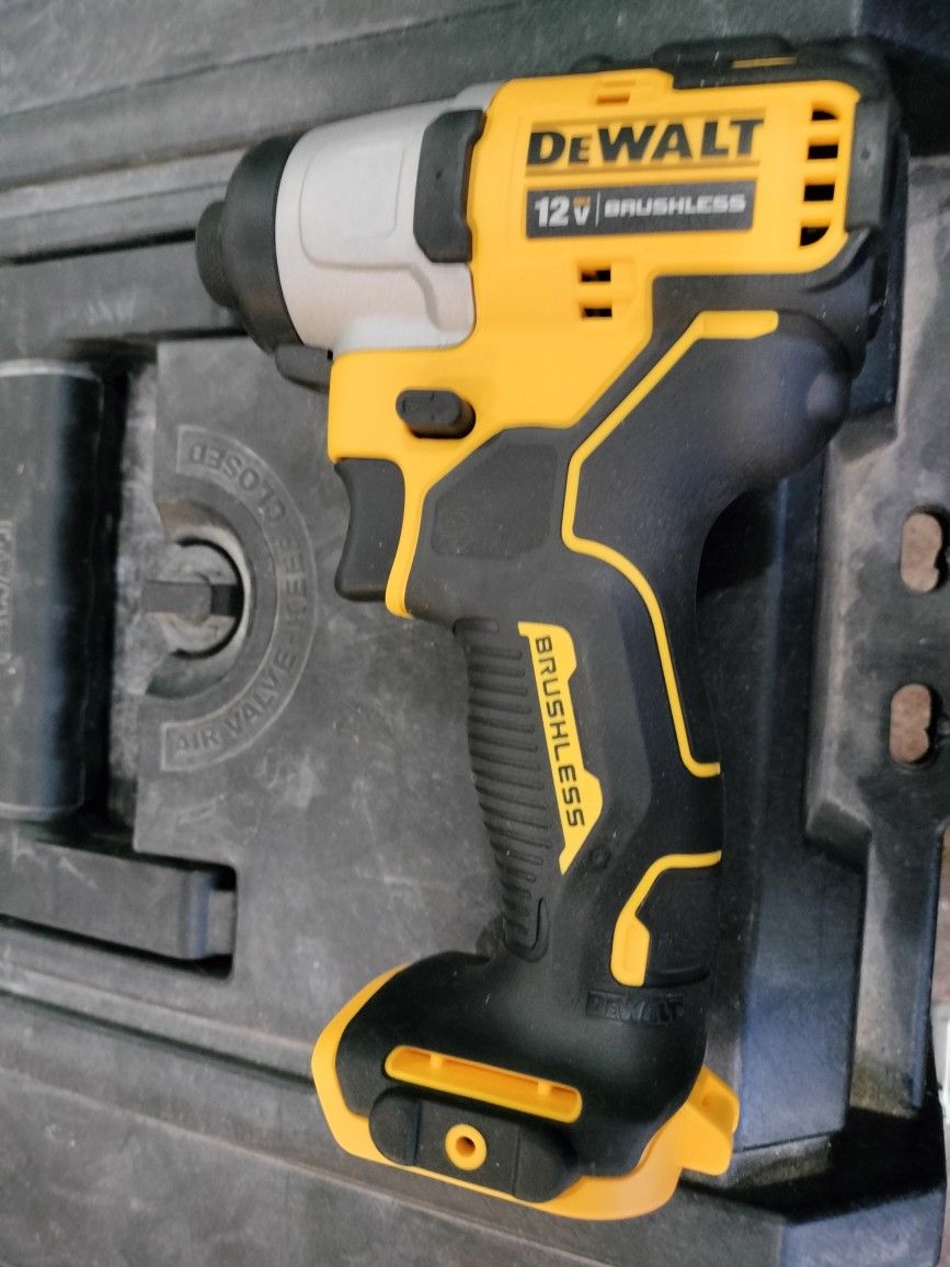 DeWalt 12 V Drill
