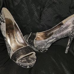 Womens 5" Gray Snake Skin Design Stiletto's 7 1/2 B by Jessica Simpson. Open Toe, Platforms, Shiney Flat Metallic Dots Across The Toes. Hi Heel Shoes 