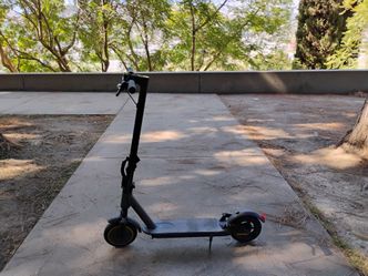 Electric Scooter - 18MPH, 15mi, Foldable, Suspension