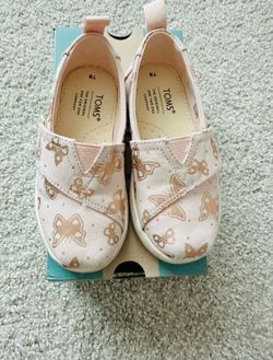 Toddler girls Toms slip ons
