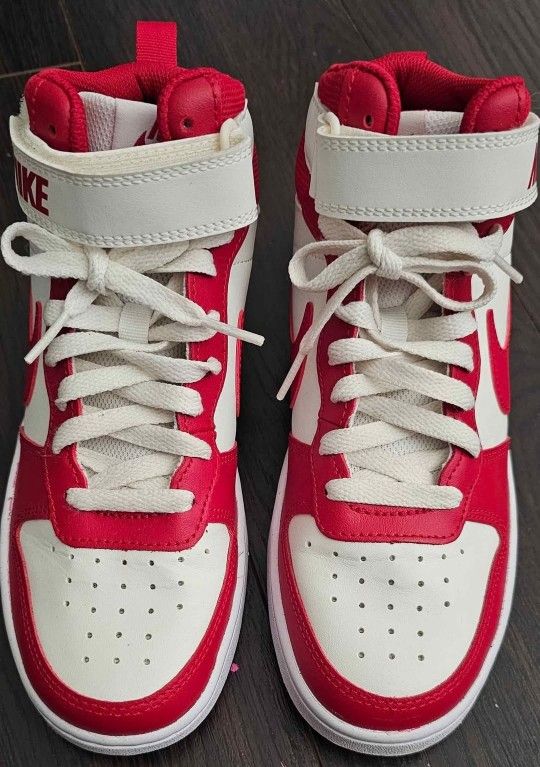 Nike Court Borough Mid 2
Big Kids' Shoes