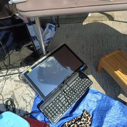 ALL ON ONE DESK TOP COMPUTER W/KEYBOARD 