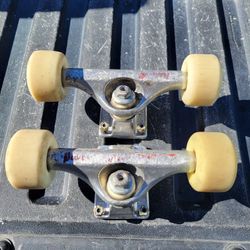 Eric Koston Independent Trucks With Mini-Logo Wheels And Independent Bolts