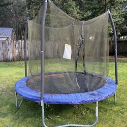 Free kids trampoline - Located in Bonney Lake