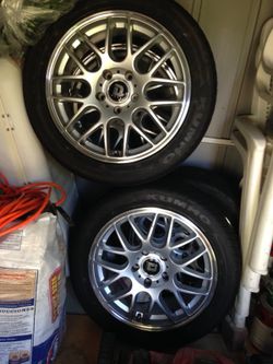 Set of 4 kumho tires 235/45R17