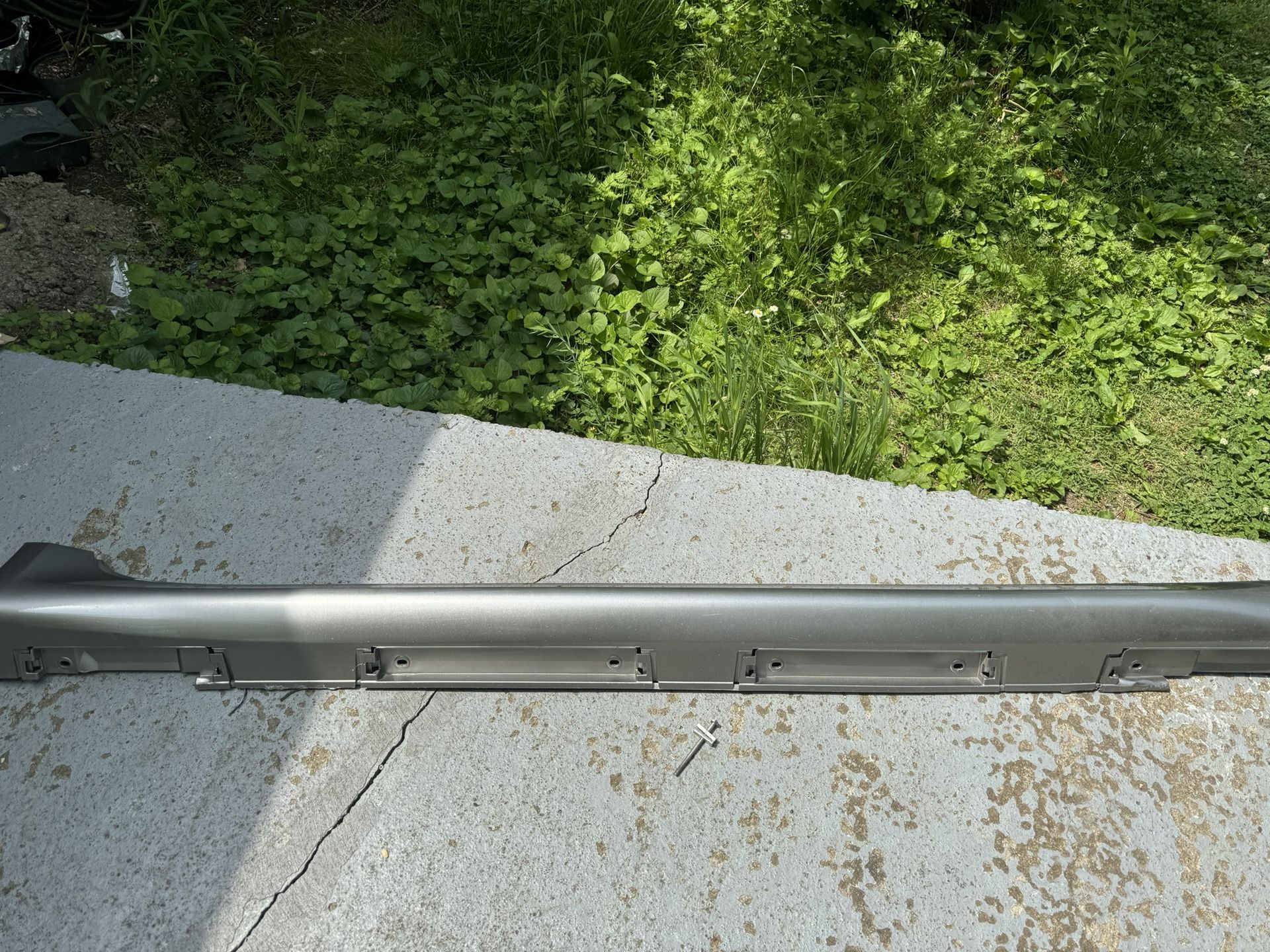 Is 250 Rocker Moulding Right Side