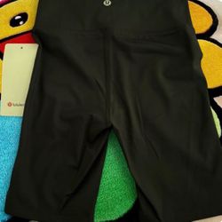 Lululemon activewear shorts 6’