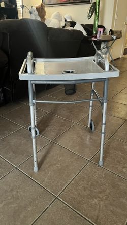 Medical Walker with Tray – Great Condition