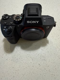Sony Alpha A7RIII mirrorless with 28-70 mm FE 3.5-5.6 lens